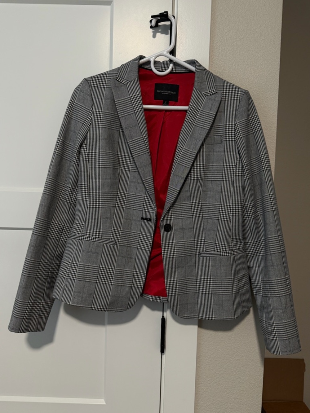 Banana Republic Gray Glen Plaid Blazer with Red Lining size 2 classic fit